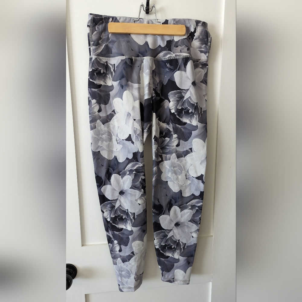 Old Navy Elevate Leggings